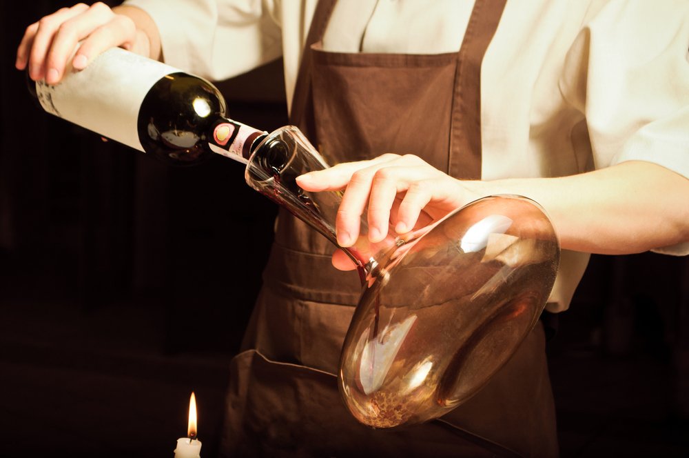 Wat is wijn decanteren, welke wijn decanteer je en hoe decanteer je wijn? - Luxury Grapes